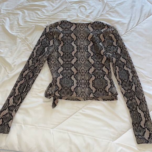 Snake skin Wrap Shirt - Picture 4 of 4
